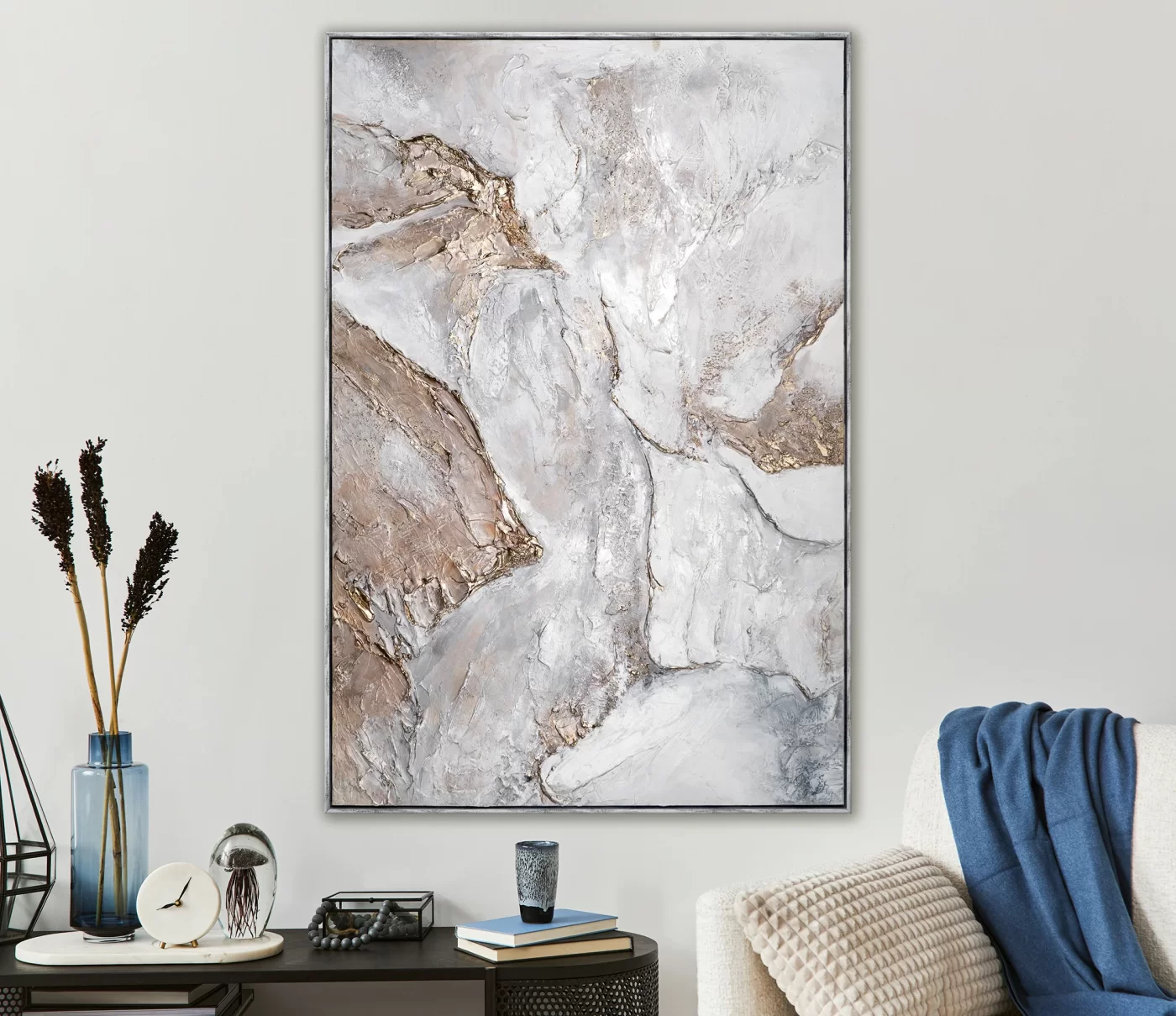 Abstract art as the perfect accent in modern interiors