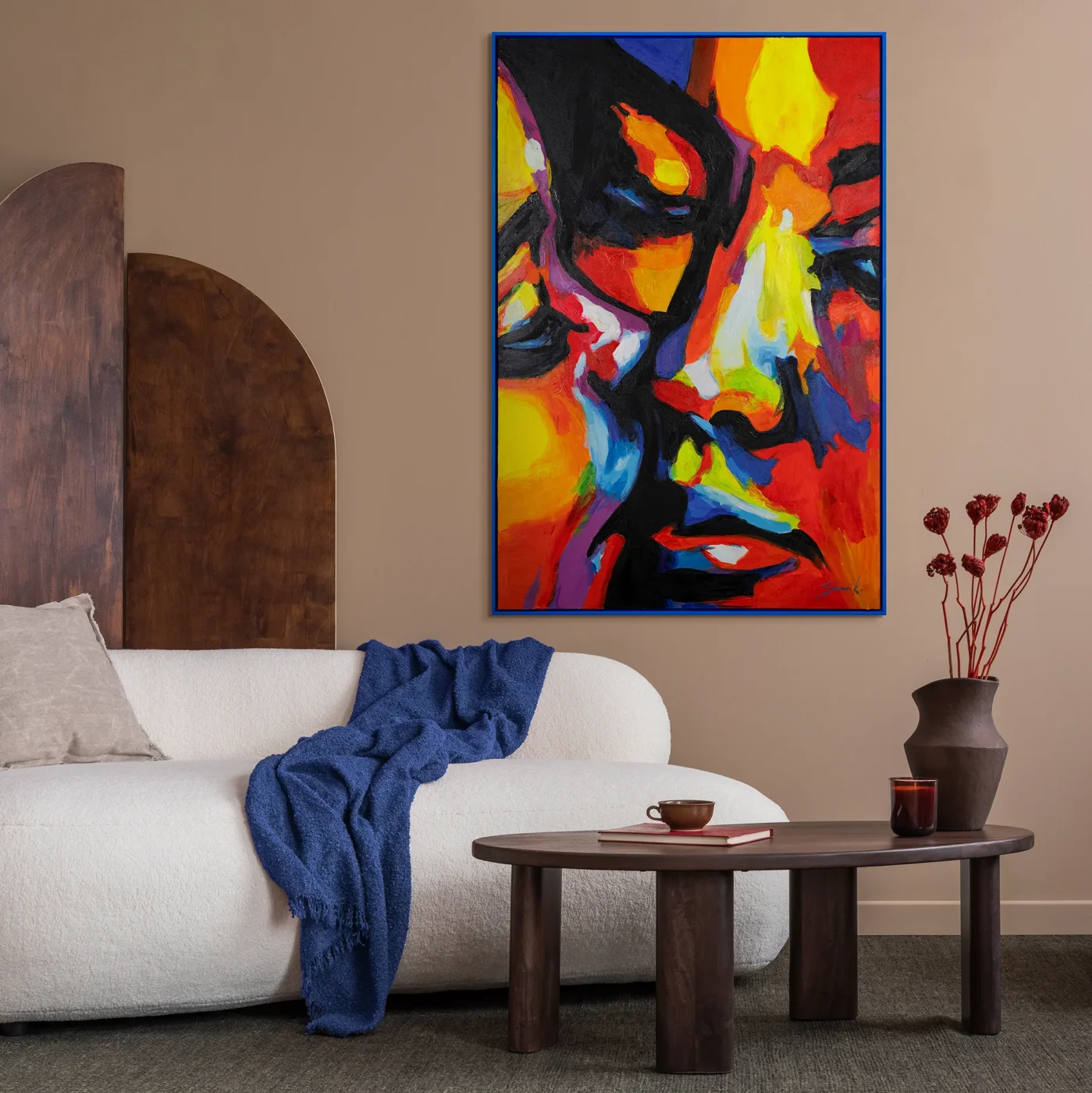 Bold colors, bold statements: the role of abstract portraits in modern interiors